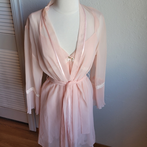 Oscar de la Renta Other - Oscar de La Renta Pink Label Vintage Robe & Nightie Set